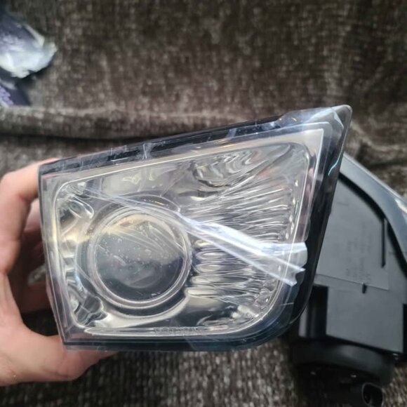 Driver and Passenger Fog Lights Bumper Mounted for 03/05 4Runner - Picture 4 of 4